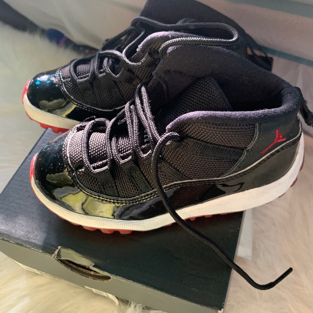 Jordan bred retro 11